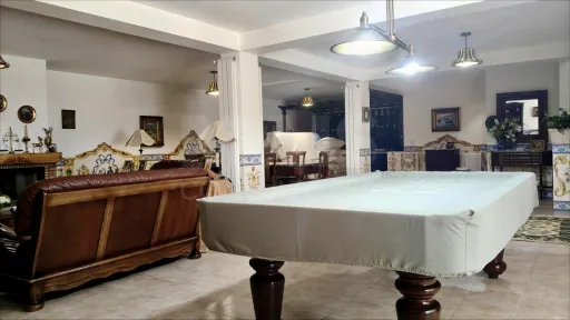 Moradia T5 de Prestígio com Vista Mar, Terreno de 2.075 m² e Detalhes Artísticos Exclusivos