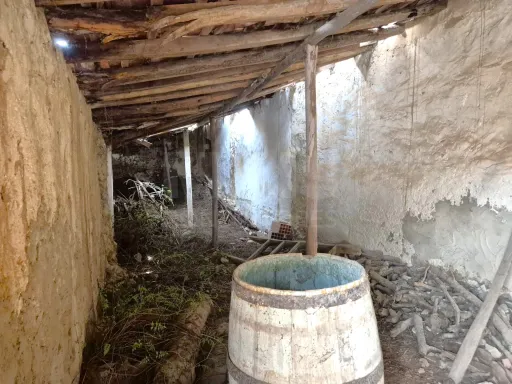 Moradia para Recuperação Total em Carregal, Óbidos | Lote de 490 m² | A apenas 3 km da Lagoa de Óbidos