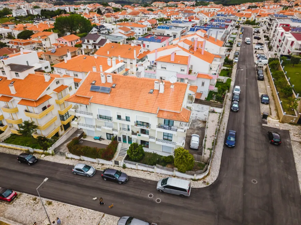 Apartamento T3 na Encosta do Sol — Espaço, Conforto e Excelente Exposição Solar