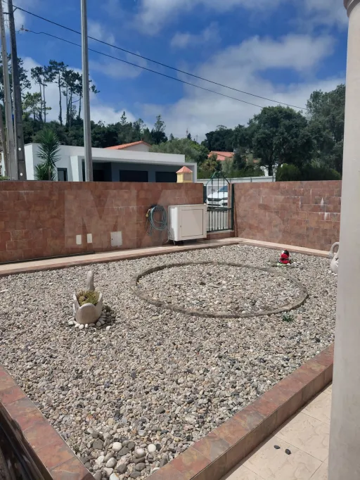 Moradia T4 com Jardim, Garagem e Churrasqueira no Centro de Olho Marinho – Óbidos