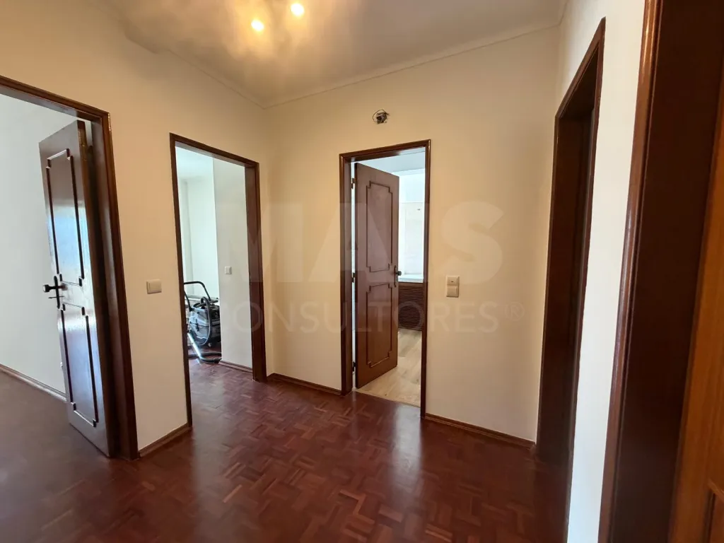 Apartamento T4 em Carnide