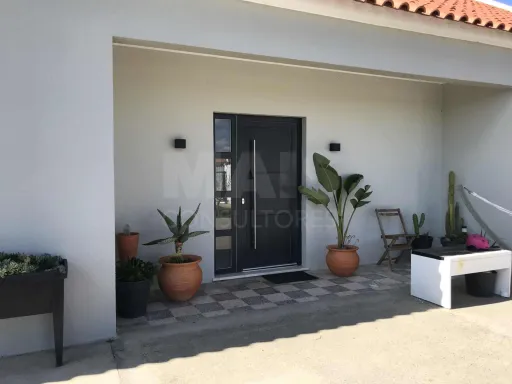 Quinta com moradia T4, piscina e anexos a 35 mint de Lisboa