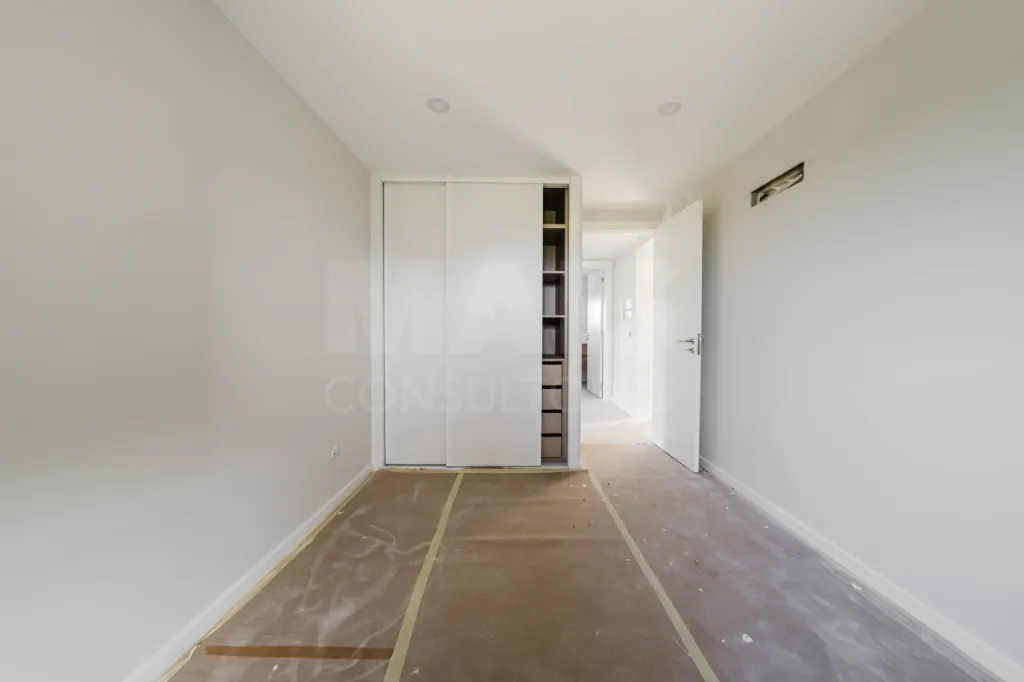 Moradia T3 Renovada C/ Logradouro e Anexos, São Bartolomeu, Lourinhã