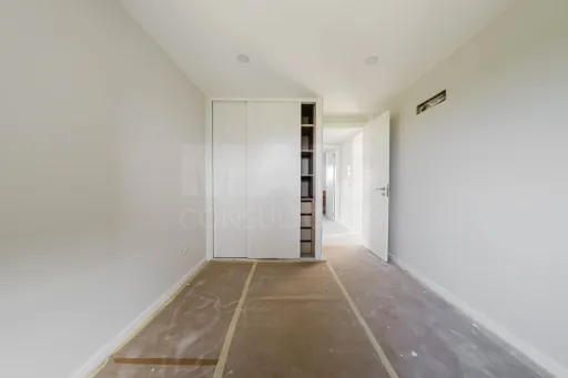 Moradia T3 Renovada C/ Logradouro e Anexos, São Bartolomeu, Lourinhã