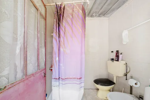 Moradia T2 em Alcanede, Santarém com Jardim e Terreno Urbano
