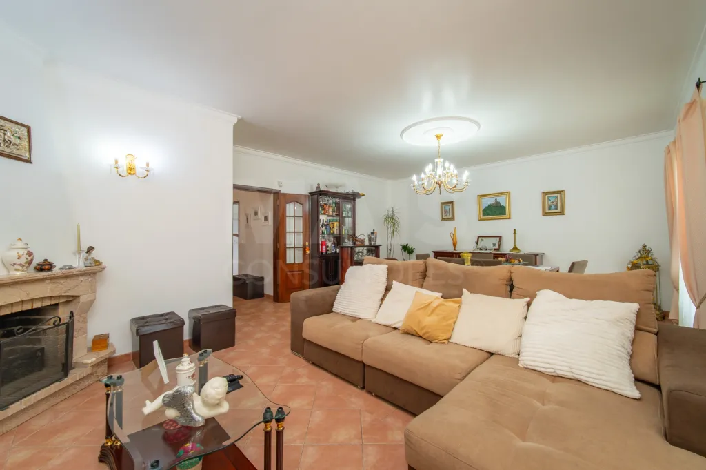 Moradia T3+1 com Garagem no Carregado