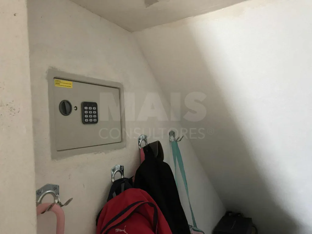 Quinta com moradia T4, piscina e anexos a 35 mint de Lisboa