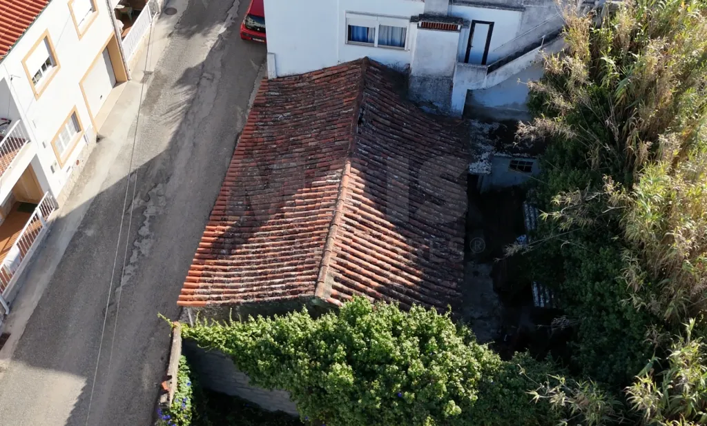 Moradia T3 para recuperação no centro da Lourinhã