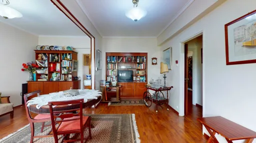 Apartamento T3 em Benfica – Elevador, Luz Natural e Localização Central
