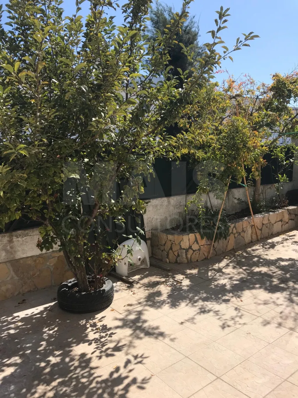Andar de Moradia com Entrada Independente, Garagem e Espaço Exterior