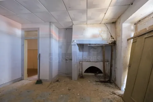 3-Bedroom House to Rebuild - Camarnal, 3 minutes from Alenquer