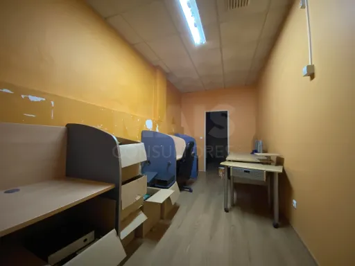Espaço Comercial com escritórios e Armazém
