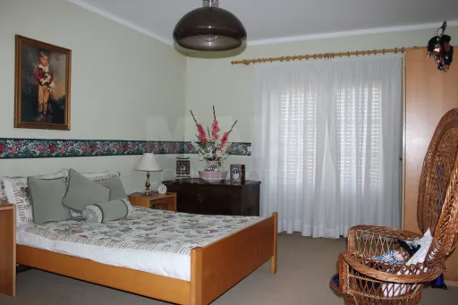 Moradia com 3 Apartamentos Independentes | Ideal AL | Perto da Praia da Areia Branca