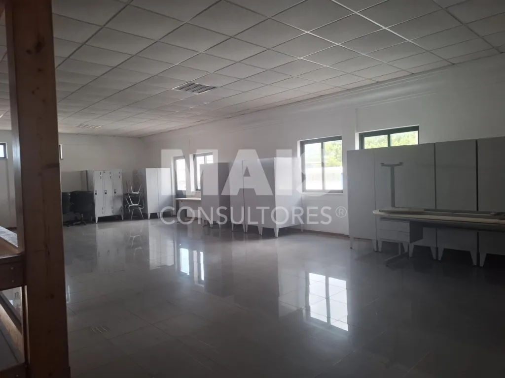 Building with Warehouse and Land for Expansion in Vila Nova de Santo André, Setúbal