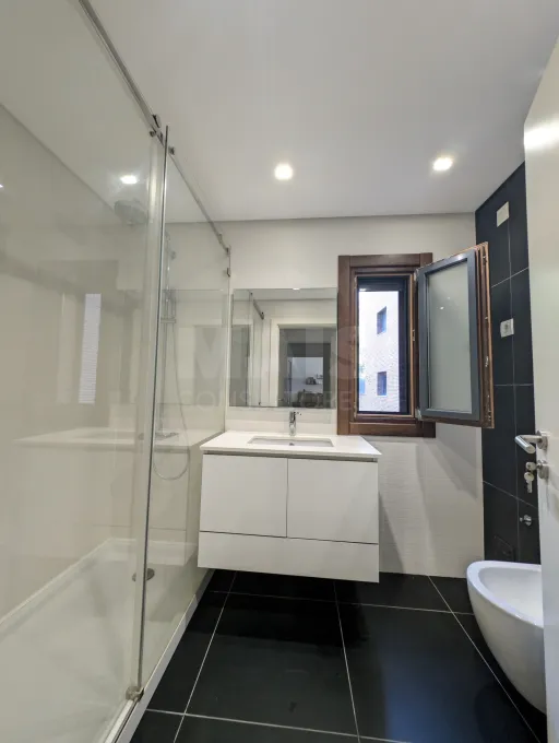 MalvaRosa, Alverca T2 first floor with garage, balcony, equipped and furnished