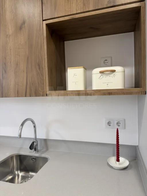 Oportunidade Única — T2 Renovado na Praça São João Batista