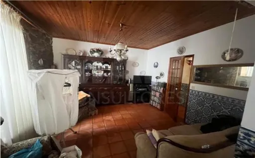 Moradia térrea em pedra pronta a habitar, próxima da praia de Vila Praia de Âncora