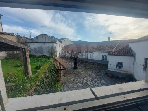 Casa Senhorial com Brazão em Coja- Arganil.