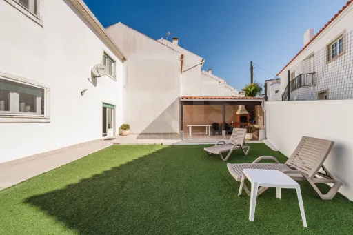 Moradia T4 c/ Logradouro, Garagem e Vista Mar!