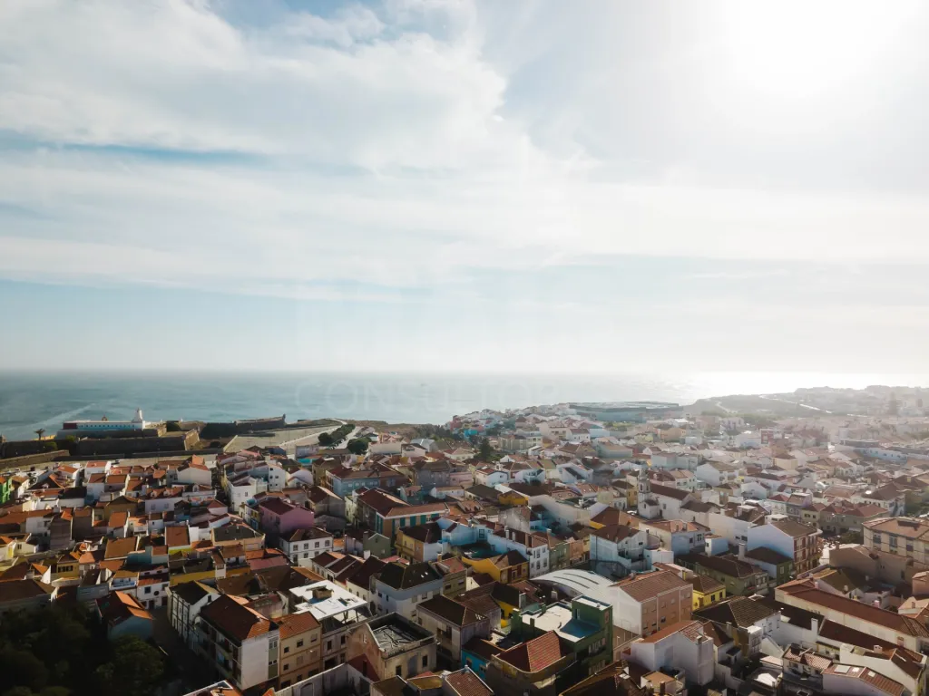 Moradia totalmente remodelada no coração de Peniche!