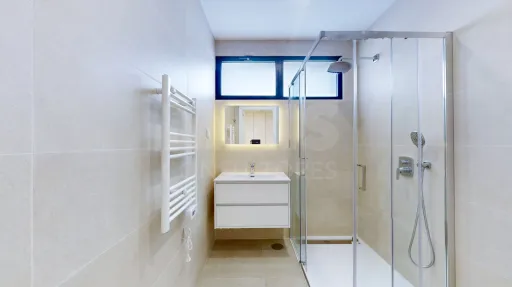 Moradia nova com piscina T4 em Linda a Velha