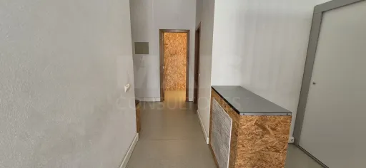 Loja/Escritório no centro da Benedita – com AC e potencial para T1