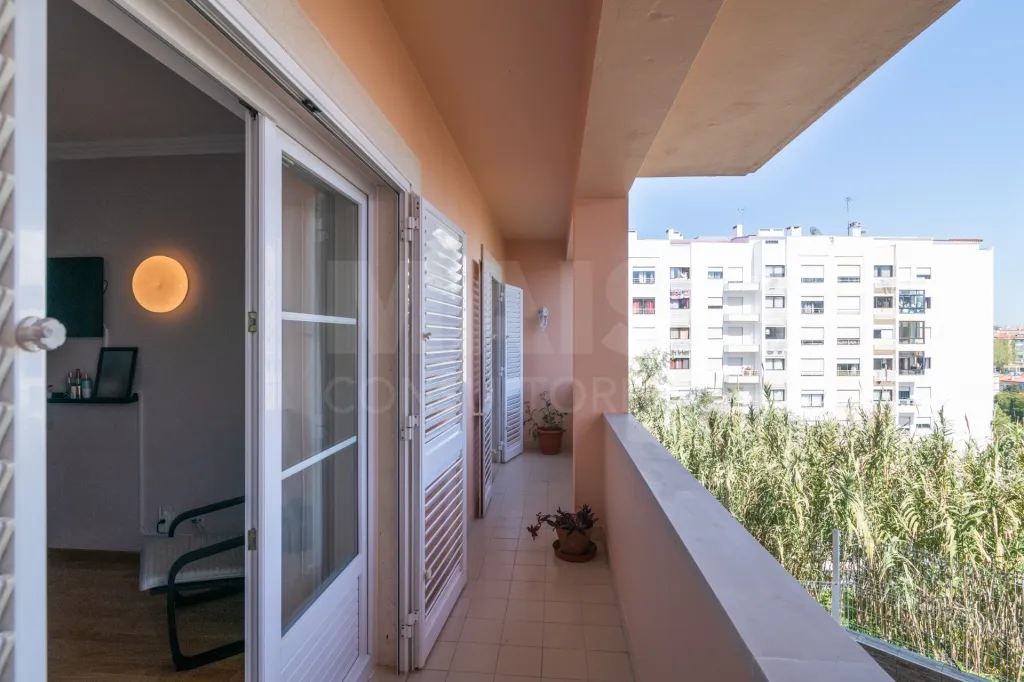 Andar de Moradia T4 com Terraço em Agualva-Cacém