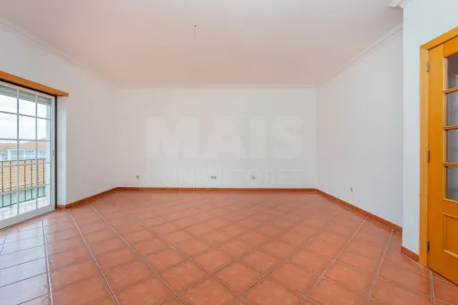 Apartamento T2 em Salvaterra de Magos com elevador, parqueamento e arrecadação