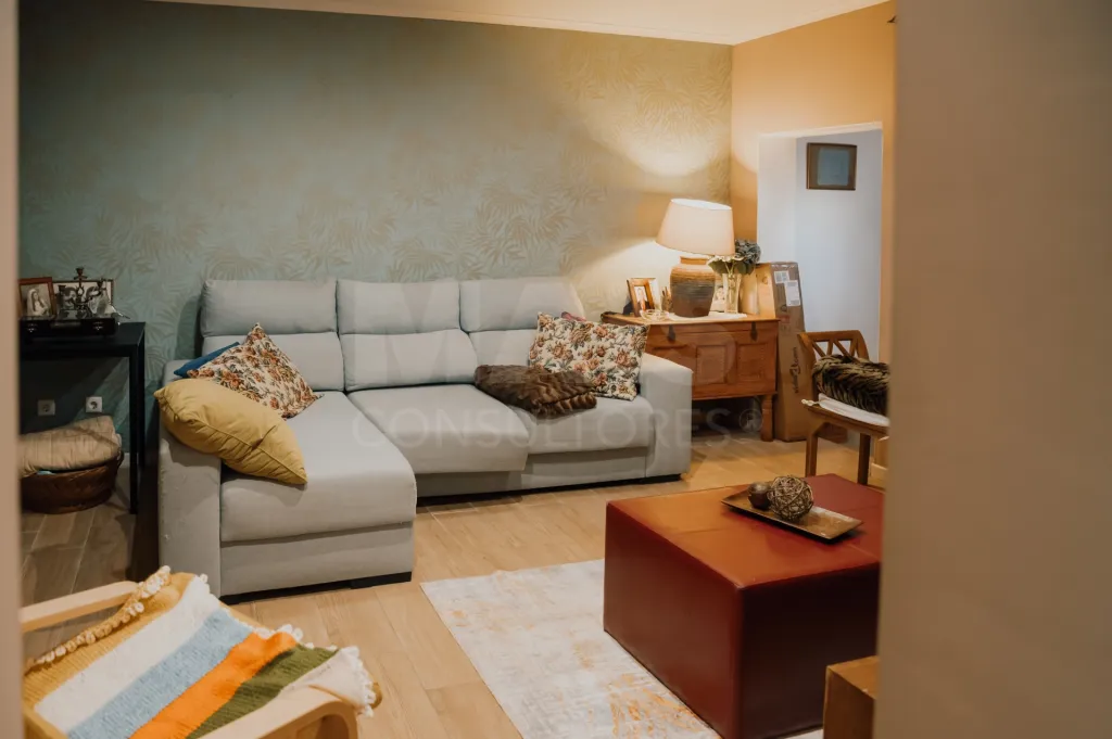 3-Bedroom House with Panoramic Terrace and Mountain Views