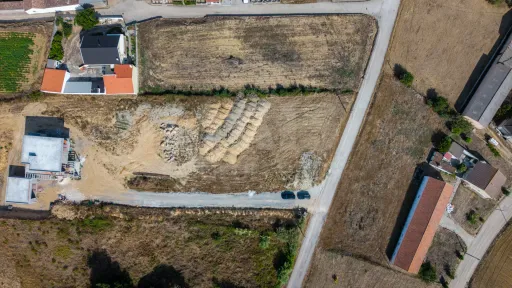 Moradia T4 nova com piscina em terreno de 2200m2