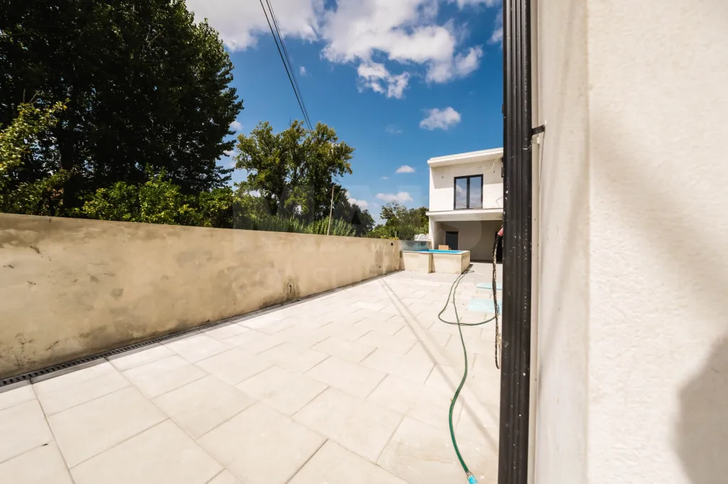 Moradia T3 Nova com Piscina