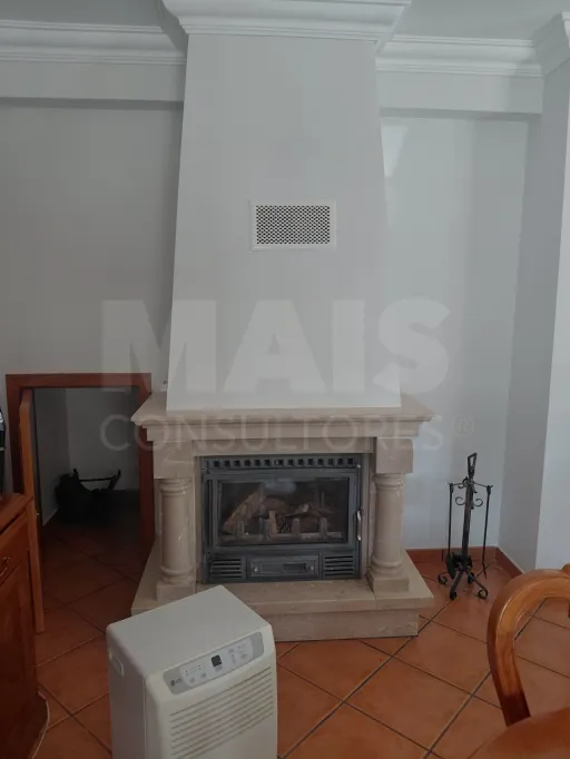 Moradia T4 com Jardim, Garagem e Churrasqueira no Centro de Olho Marinho – Óbidos