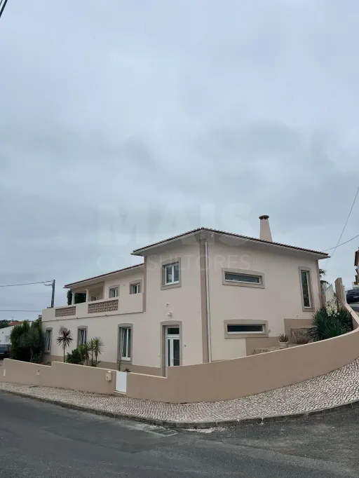 Moradia T3 de Requinte e Qualidade com Terreno no Nadadouro