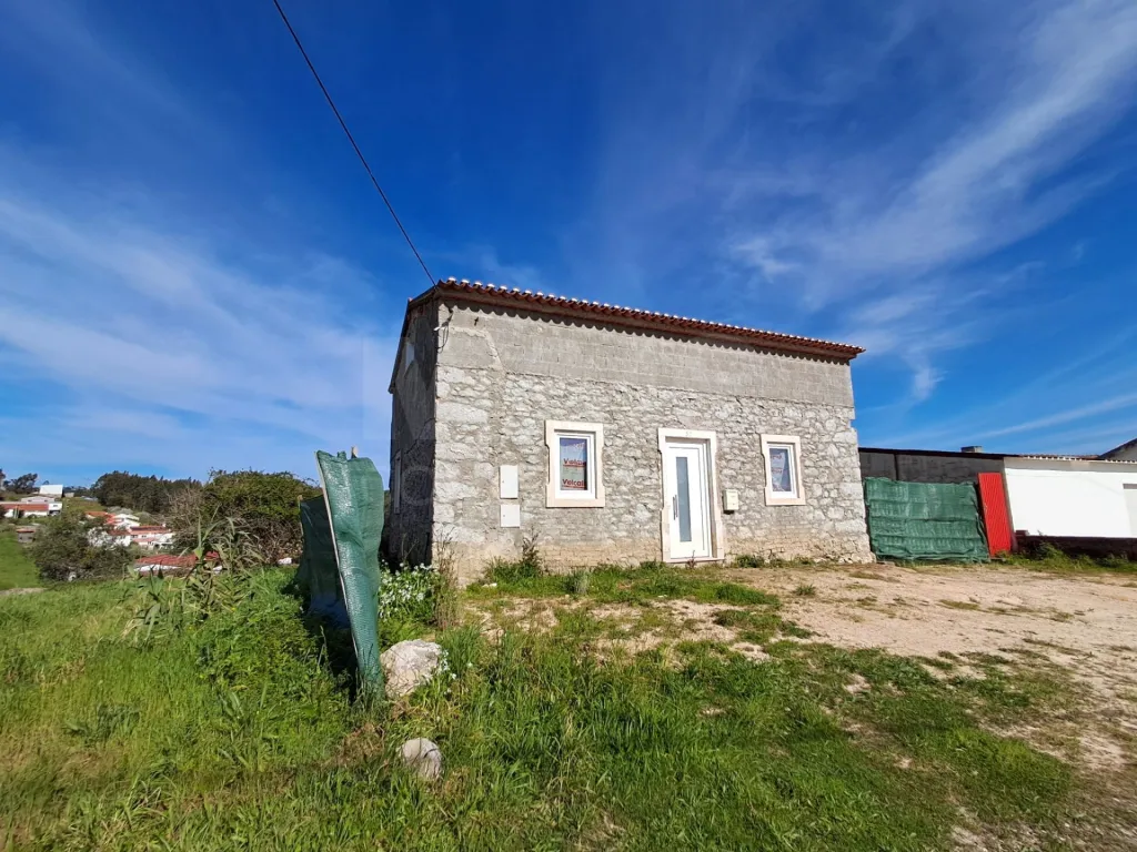 Moradia para remodelar em terreno com 1.809m2