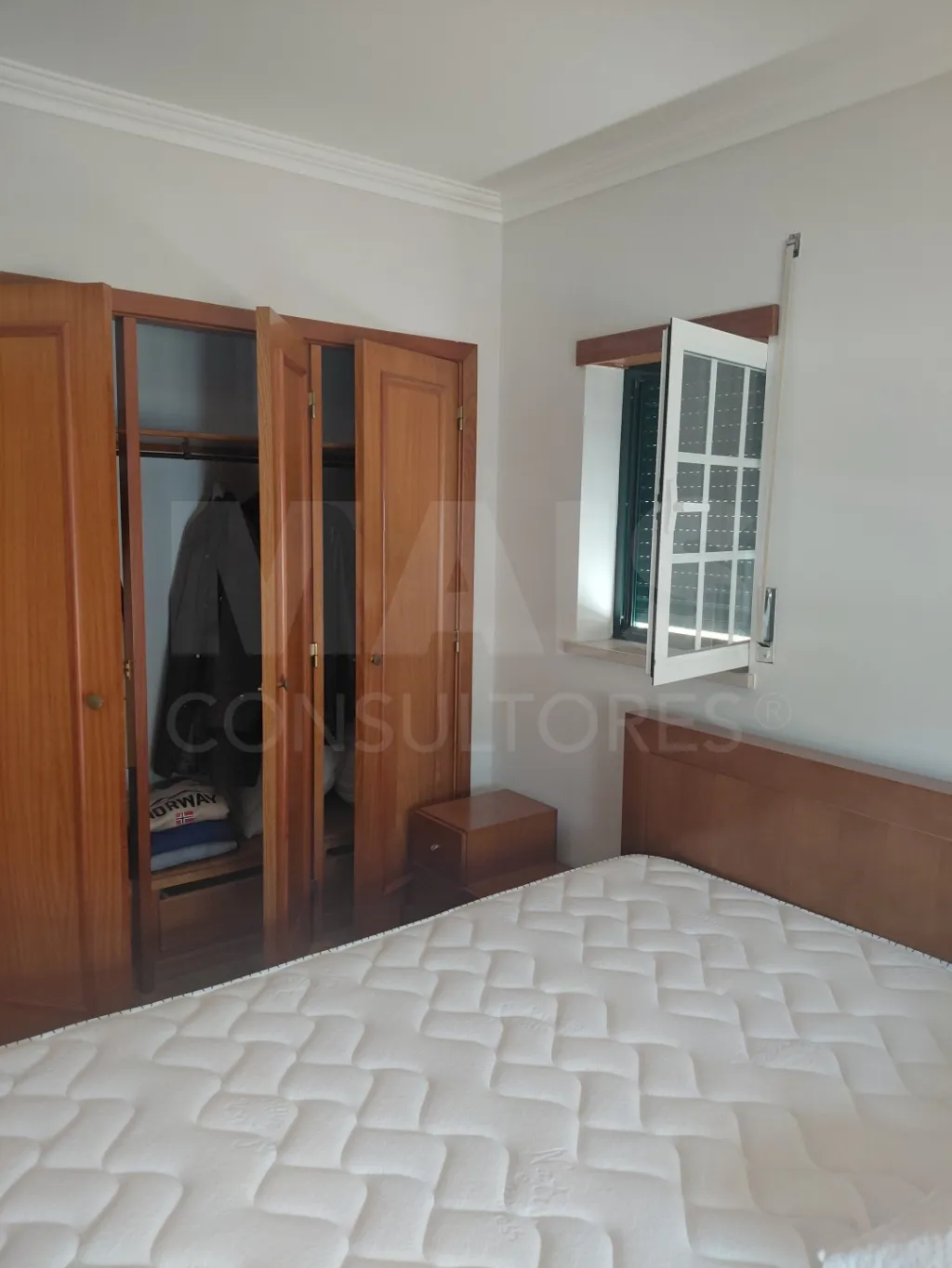Moradia T4 com Jardim, Garagem e Churrasqueira no Centro de Olho Marinho – Óbidos