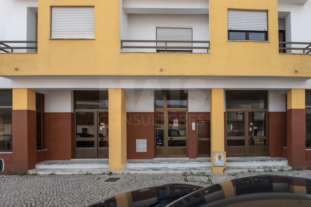 🏠 Loja para Transformação em Apartamento T3+1