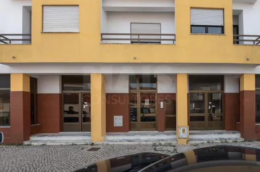 Loja para Transformação em Apartamento T3+1