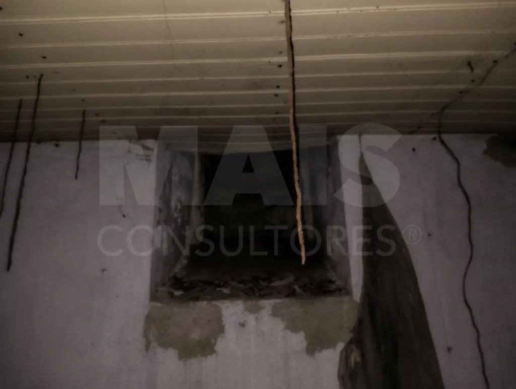 Moradia com garagem para reconstrução centro de Sacavém