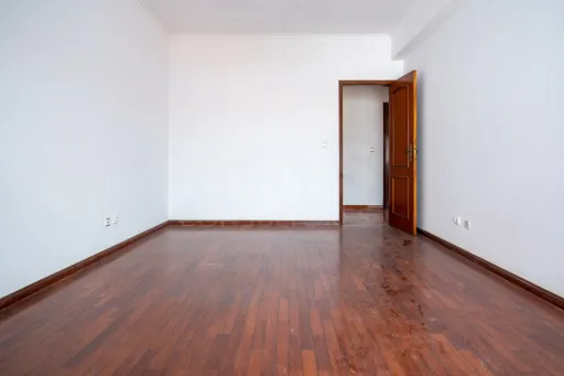 3-Bedroom Apartment with Parking and Storage in Samora Correia
