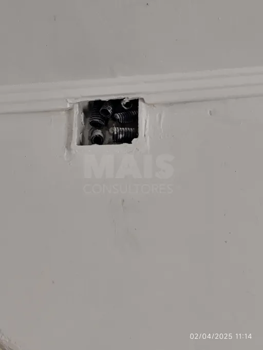Moradia T1 Parcialmente Remodelada no casal das Andorinhas - Dois Portos