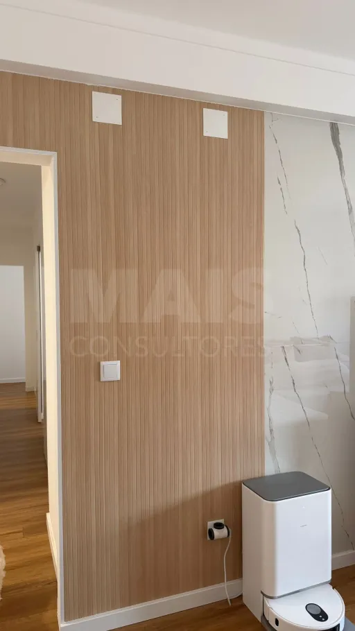 Apartamento T2 Remodelado no Centro do Cadaval