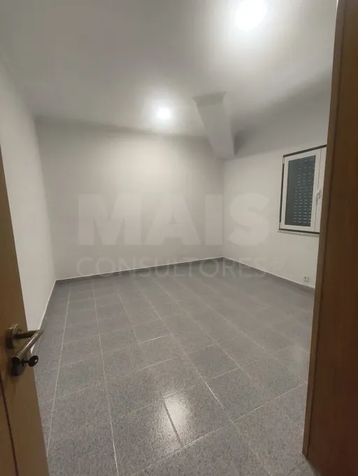 Propriedade com Piscina e Instalações Equestres – Um Refúgio Tranquilo com Potencial de Expansão
