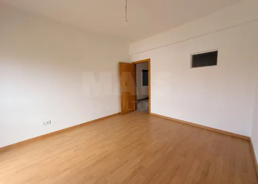 Prédio de Habitação e Comércio em Santa Iria de Azoia