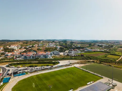 Spacious 3-Bedroom Apartment in Downtown Lourinhã with a Balcony and Terraces