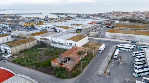 Terreno Urbano 800 m² com Infraestruturas — Zona Industrial de Peniche