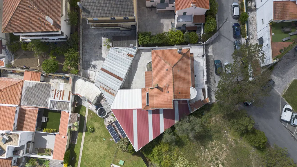 Moradia T5, com garagem e espaço exterior, Caneças