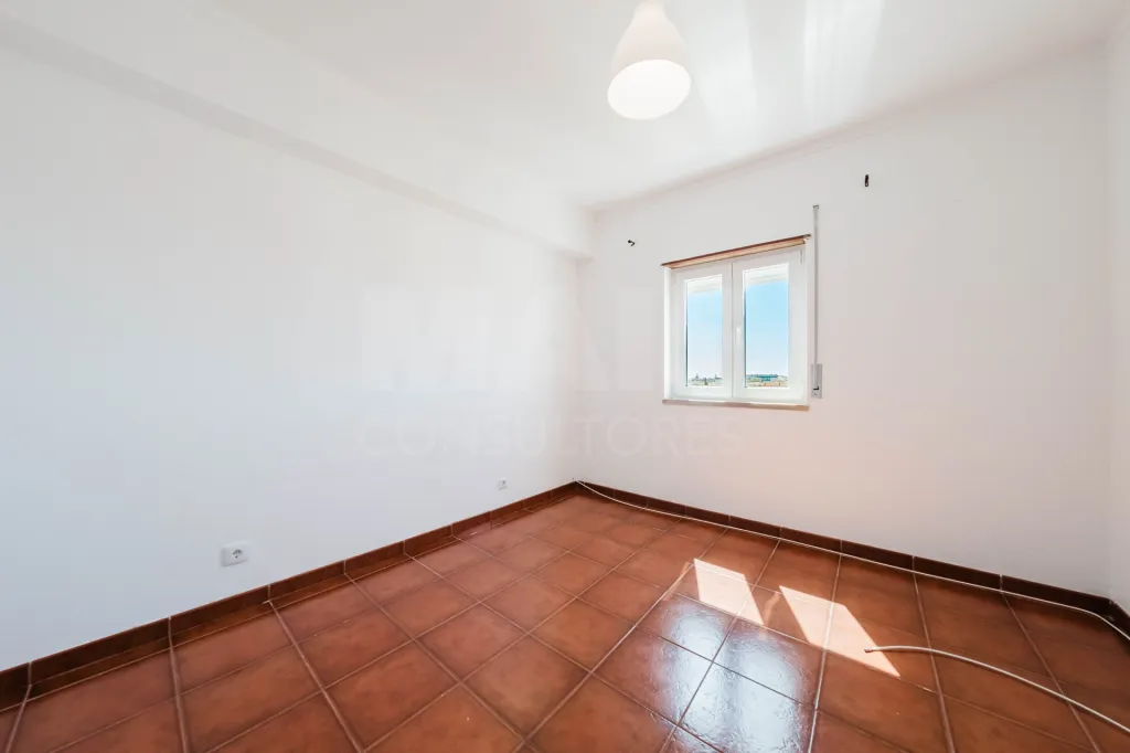 T2 Renovado com Varanda e Vista Mar em Peniche