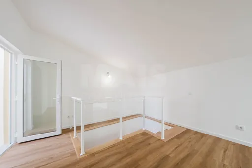 Moradia totalmente remodelada no coração de Peniche!