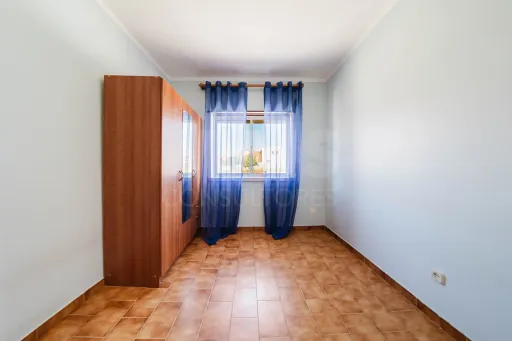 2-Bedroom Apartment with Private Backyards and Garage, 900 m from São Bernardino Beach