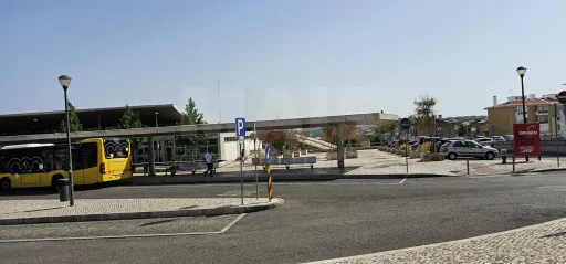 T1 Arrecadação e Marquise em Massamá 2 Fase  2 min da Estação de Comboio de Massamá-Barcarena